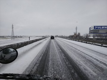 高速　黒部　雪道